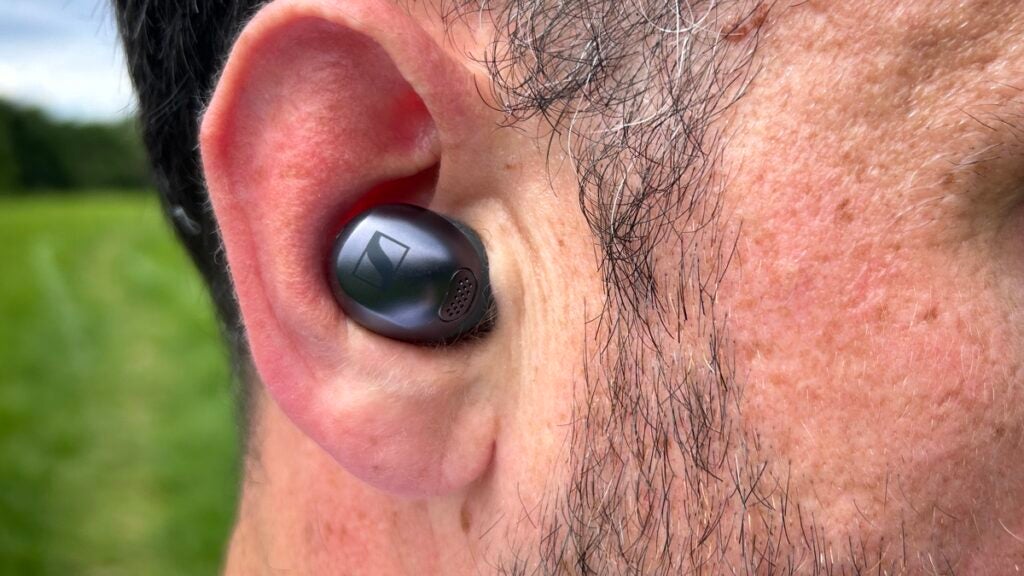 Sennheiser Momentum Sport in ear